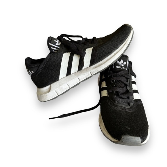 adidas Shoes - ADIDAS Women’s swift Run black white sneaker size 9